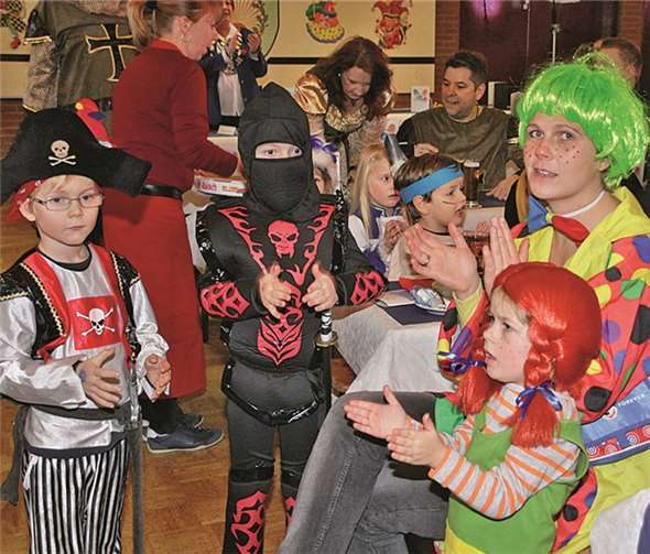 Der närrische Nachwuchs konnte am Sonntagnachmittag mit dem Kinderdreigestirn feiern, tanzen, lachen und toben.