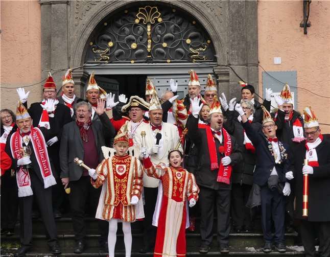 Der närrischen Schwadron der Cochemer Karnevalsgesellschaft (CKG) gelang nach zweijähriger Pause wieder der erfolgreiche Sturm auf das Rathaus. Fotos: TE