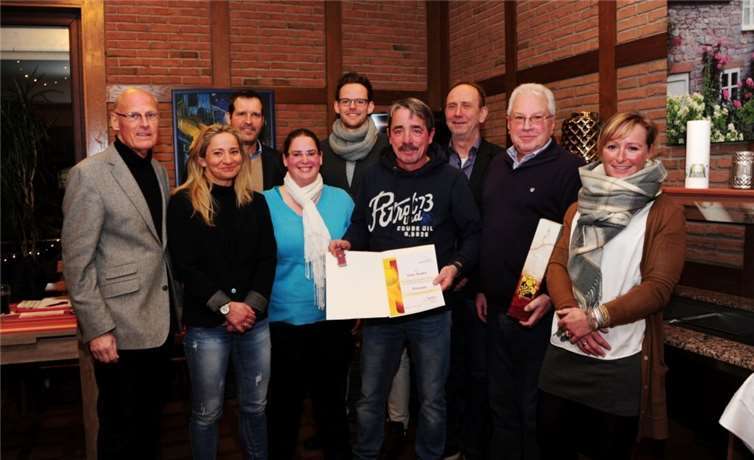 Der neu formierte Vorstand: (v.li.) Walter Erben, Katharina Sitko (Jugend), Johannes Kissel (Kasse), Kathrin Weberskirch (Sport), Christian Erben (Geschäftsführer), sowie Achim Neudeck, Uli Adams, Rüdiger Walter und Andrea Gräfin Spee.Privat