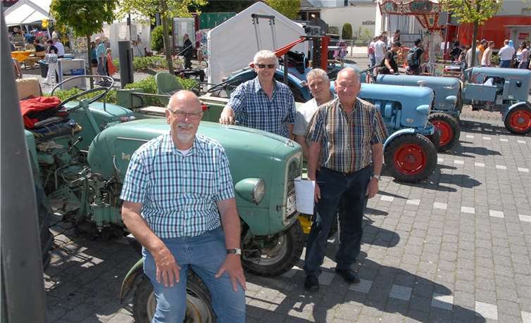 Der neu gegründete Club der Oldtimerfreunde Elgert beteiligte sich zum ersten Mal am Stadtfest. KER