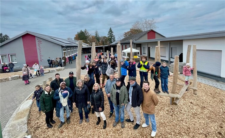 Der neu gestaltete Schulhof wurde feierlich eröffnet.  Foto: Erik Wilwerscheid