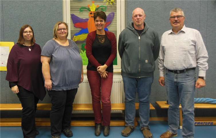 Der neu gewählte Elternausschuss: (Von links) Bianca Leuwer, Mandy Opitz, Sandra Schollmayer, Marcus Görgen und Stadtbürgermeister Hans Peter Ammel. privat