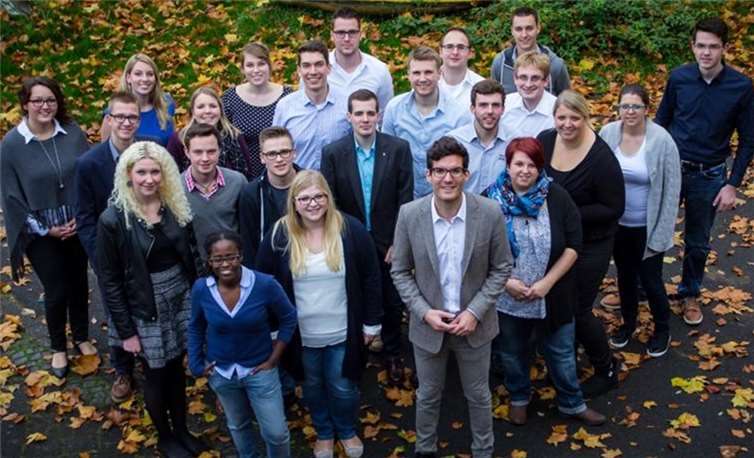 Der neu gewählte JU-Kreisvorstand mit dem neuen JU-Vorsitzenden Thomas Oster (vorne mittig). JU Rhein-Sieg
