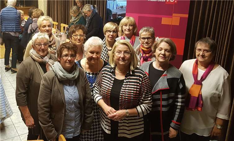 Der neu gewählte Kreisvorstand der Frauen-Union Mayen-Koblenz. V. l.: Jutta Kütscher, Mendig, Michèle Mayer, Vallendar, Britta Müller, St. Sebastian, Martina Diensberg, Mendig, stellvertretende Vorsitzende, Anita Moskopp, Mertloch, Petra Kehrig, Kottenheim, Hedi Thelen, MdL, Plaidt, Vorsitzende, Rita Giel, Mayen, Brigitte Steck, Bendorf, Andra Roos, Ochtendung, Irmgard Kicherer, Kottenheim, stellvertretende Vorsitzende. Es fehlen auf dem Foto Anne Kubia, Mayen, Jutta Unger, Plaidt.privat