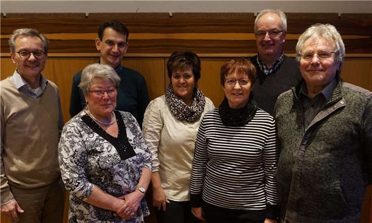 Der neu gewählte Schöffenrat der Heidental-Nachbarschaft: Hintere Reihe (v. l. n. r.): Joachim Blasch, Thomas Klinke, Bernd Engel, vordere Reihe: Christa Praml, Margot Windheuser, Karin Kramosta (ausgeschieden) und Burkhard Weber. Es fehlt Susanne Höltgebaum.privat