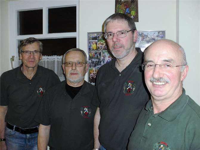 Der neu gewählte Vereinsvorstand der „Lehmer Razejunge“ (v.l.): Dieter Möhring, Oberrazejung Ralf Menden, Martin Kreckler und Willi Unschuld. privat