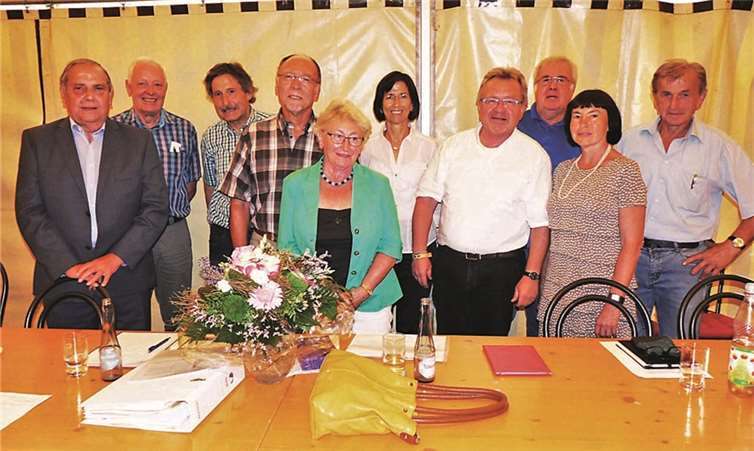 Der neu gewählte Vorstand der „Fraukircher Marienbruderschaft - Förderverein Fraukirch“: (Von links) Herwig Weiner, Friedrich Hermes, Dr. Wolfgang Zäck, Werner Daiber (neuer Geschäftsführer), Anneli Geilen (ausgeschiedene Geschäftsführerin), Brigitta May, Pastor Ralf Birkenheier, Wolfgang Ried und Hilde Berresheim und Josef Sesterhenn. FRE