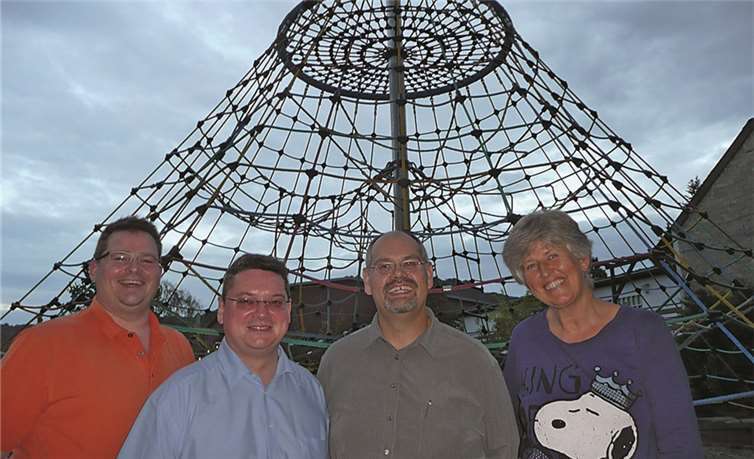 Der neu gewählte Vorstand der Grundschule St. Martin in Remagen (v.l.): Carsten Jacob, Jens-Uwe Starke, Klaus Kraus, Anjo Närdemann (Schulleiterin). privat