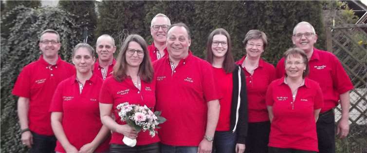 Der neu gewählte Vorstand der KG Odendorf (v. l. n. r.): Jörg Freyer (Schultheiß), Nicole Nips (stv. Schriftführerin), Jürgen Neudeck (stv. Schultheiß), Ricarda Knappe (Kassiererin), Jürgen Bröhl (stv. Präsident), Christoph Knappe (Präsident), Jasmin Knappe (Abteilungsleiterin der Tanzgarde), Renate Prescher (stv. Kassiererin), Daniela Bong (Schriftführerin), Heiner Schumacher (Ehrenpräsident). privat