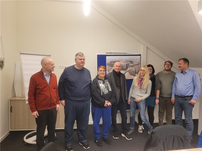 Der neu gewählte Vorstand der Lebenshilfe Kreisvereinigung Ahrweiler e. V. bei seiner konstituierenden Sitzung. Im Fokus der kommenden Amtszeit steht der Neubau des neuen Lebenshilfehauses in Sinzig. Foto: Alexander Beier