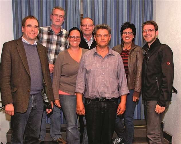 Der neu gewählte Vorstand des Kapellenvereins (v. l.): Pfarrer Rainer Justen, stellvertretender Vorsitzender Matthias Hertel, Schriftführerin Nina Becker, Beisitzer Bernd Koll, Vorsitzender Norbert Becker, Beisitzerin Klaudia Thiesen und Kassierer Christian Frings. SES