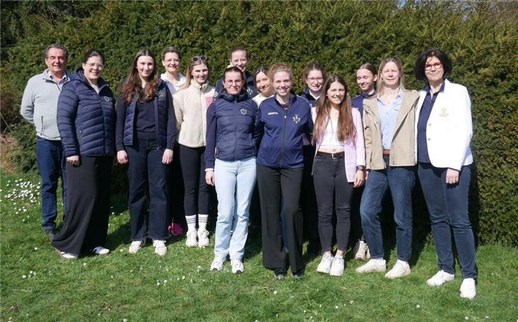 Der neu gewählte Vorstand des RVK: (v.l.) Helmut Ewenz, Nicole Bagaev, Charlina Rachul, Silke Theisen, Lina Frorath, Johanna Klaes, Julia Jäger, Sophie Rosenstein, Nadja Netzer, Jule Fleckner, Annouschka Konitzer, Jana Buechleb, Nora Korte, Jutta Spies. Auf dem Foto fehlen: Tina Klein, Tina Hartmann, Lilly Dahlmann und Uwe Lederer.