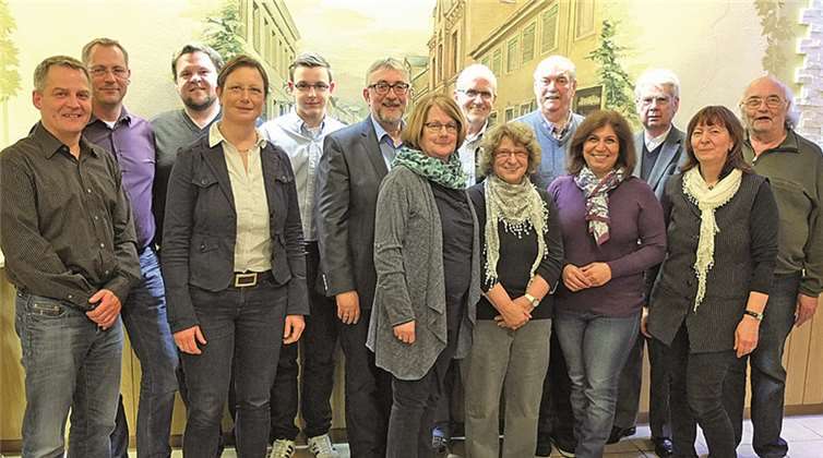 Der neu gewählte Vorstand des SPD Ortsvereins Bendorf: (v.l.): Hartmut Bernd, Jens Peuser, Christoph Mohr, Karin Küsel-Ferber (Gast), Dominik Pretz, Karl-Rudolf Goergen, Edeltrud Goergen, Dietmar Schumacher, Waltraud Schumacher, Harald Stehl, Zeynep Begen, Franz-Gerd Krämer, Claudia Thomas, Karl-Heinz Ramscheid. 