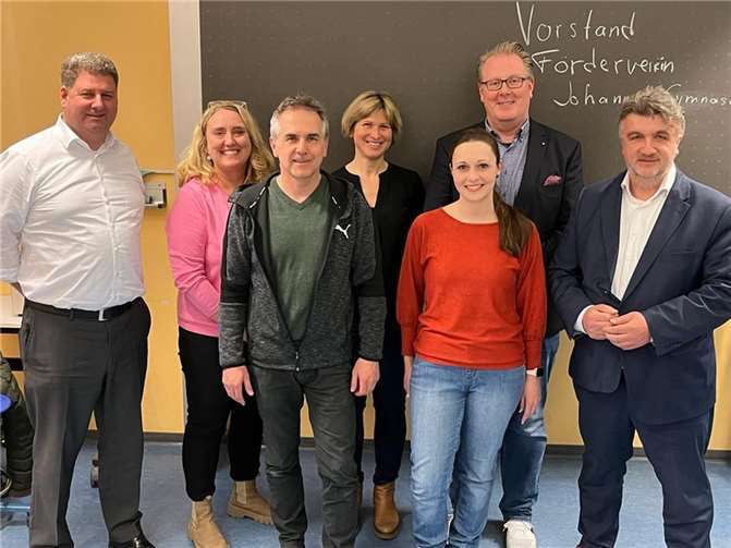 Der neu gewählte Vorstand des Vereins der Freunde und Förderer des Johannesgymnasiums e.V. v.l.: Matthias Schenkel (2. Vorsitzender), Daniela Merz-Balmes, Bernd Loch, Jeanette Keiper, Rasine Luß, Michael Schöning und Thomas Grebel (1. Vorsitzender).  Foto: Johannes-Gymnasium Lahnstein