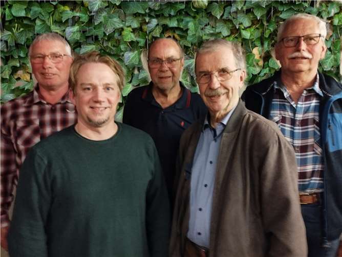 Der neu gewählte Vorstand v.l. Klaus-Dieter Gassen, Fachwart, Jörg Parschau, Vorsitzender, Helmut Sauer, Kassierer, Norbert Girmann, Schriftführer, Josef Kraemer, stellv Vorsitzender. Quelle: Arzheimer für Arzheim
