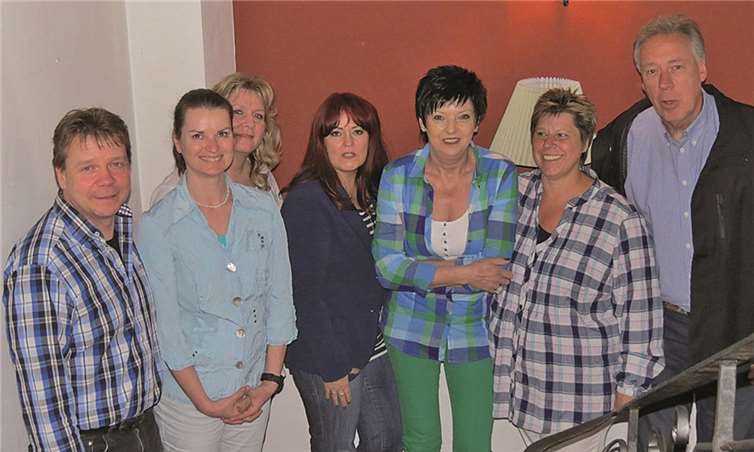 Der neu gewählte Vorstand (v.li.): Kassierer Axel Lichtenstein, Schriftführerin Susanne Kanera, Erste Beisitzerin Kirsten Brenner, Geschäftsführerin Charlott Lichtenstein, 2. Vorsitzende Petra Jesse-Csermak, Erste Vorsitzende Andrea Brezina und 2. Beisitzer Rudolf Brezina. privat