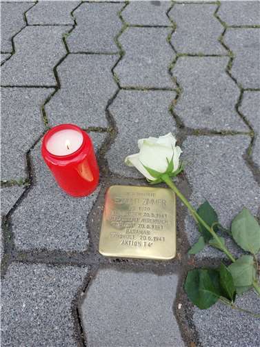 Seit Jahren vermisst! Der neu verlegte Stolperstein. Foto: Frauke Rittscher