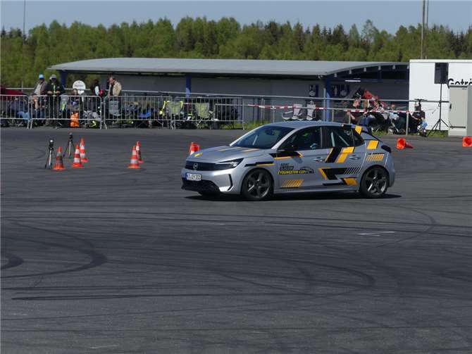 Der neue ADAC-Corsa in Action.  Foto: Erwin Großgarten