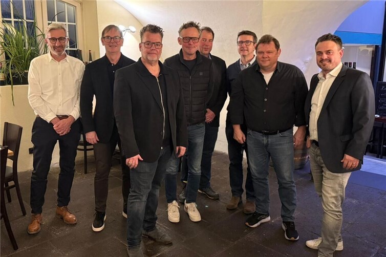 Der neue AIV-Jubiläumsvorstand v.l.: Ralf Eulgem, Guido Fries, Jens J. Ternes, Titus Bernardi, Maik Alof, Thomas Weißberg, Karl-Josef Günter und Thomas Müller.