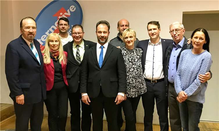 Der neue AfD-Kreisvorstand (von links): Dipl.-Ing. Peter Schmalenbach, Gerlinde Seidel, Nick Baltrock, Joachim Hoppen, Dr. Jan Bollinger, Wladimir Dell, Diana Milbrath-Greim, René Bringezu, Dr. h. c. Bernd Kühlmann und Susanne Bredel.privat