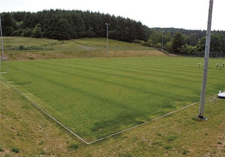 Der neue Bassenheimer Sportplatz befindet sich im Bereich „Am Roten Weg“, unmittelbar gegenüber der Tennis-Anlage.