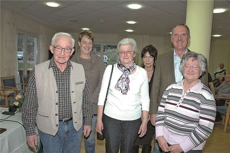 Der neue Bewohner-Beirat (v. l.): Werner Leif, Monika Schweissgut, Elisabeth Schroeder-Solf, Mechthild Probst, Vorsitzender Klaus Breitbach und Resi Conradi.