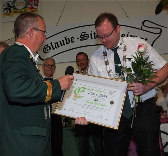 Der neue Bezirksschützenkönig Björn Britz.