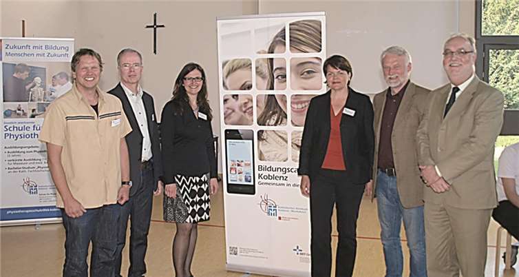 Der neue Bildungscampus Koblenz verbindet vier Schulen unter einem virtuellen Dach. Begeisterung bei den Beteiligten (v. l.) Thomas Wecker (Leiter Bildungscampus), Christoph Becker (Leiter Bildungscampus), Katja Meffert (Leiterin Logopädie), Birgit Schneider (Leiterin Logopädie), Dirk Seiler (Massageschule) und Werner Hohmann (Krankenhausoberer). US