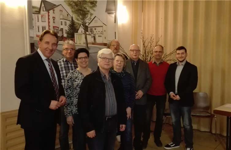 Der neue CDU-Gemeindeverband Nievern hat Franz Lehmler (3. v. r.) als Vorsitzenden wiedergewählt. CDU Ortsverband Nievern