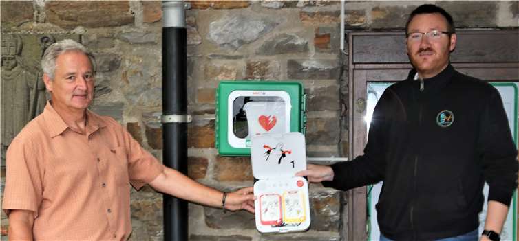 Der neue Defibrillator.Quelle: Ortsgemeinde Pillig