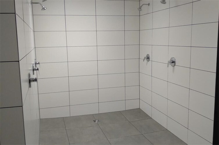 Der neue Duschtrakt ist fertig.