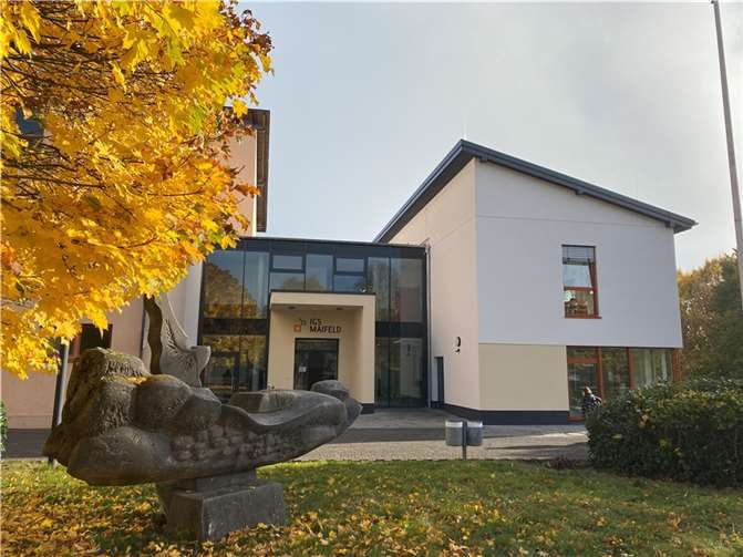 Der neue Erweiterungsbau an der IGS Maifeld passt sich hervorragend an das Bestandsgebäude an.