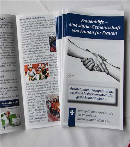 Der neue Flyer informiert über die Arbeit der Frauenhilfe.  Evangelische Frauenhilfe Wied