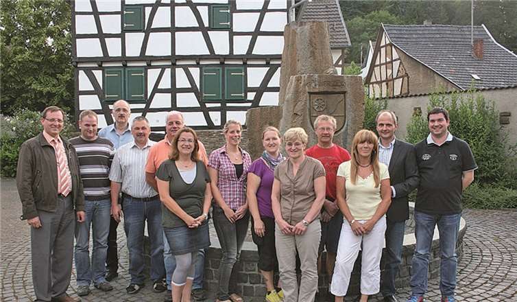 Der neue Gemeinderat von Gönnersdorf mit Ortsbürgermeister Martin Braun (links). Es fehlt Marco Philippi, der bei der konstituierenden Sitzung des Gemeinderates Gönnersdorf beruflich verhindert war.WK