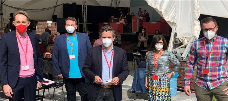 Der neue Generalsekretär der SPD RLP, Marc Ruland, Bendorfs Bürgermeister Christoph Mohr, Direktkandidat für den Wahlkreis Koblenz, Dr. Thorsten Rudolph, Bendorfs Beigeordnete Zeynep Begen und Stadtratsmitglied Dominik Pretz bei der Vertreterversammlung. Foto: privat