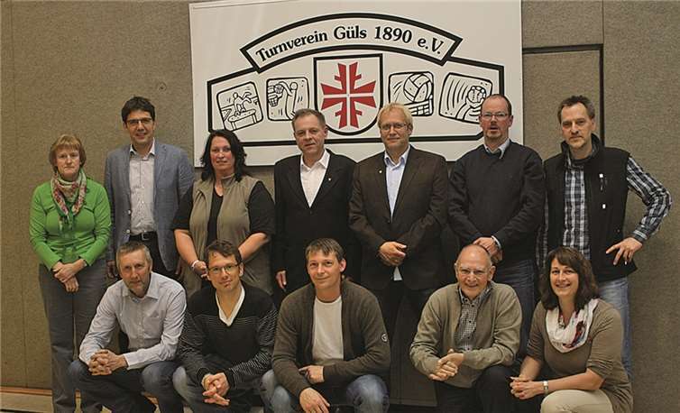 Der neue Geschäftsführende Vorstand, obere Reihe v.li.: Petra Böse 1. Kassiererin, Johannes Ganser 1. Vorsitzender, Renate Wichmann 2. Kassiererin, Ralf Rump 1. stellvertretender Vorsitzender, Norbert Szczepanski 1. Schriftführer, Jörg Wucherpfennig 2. stellvertretender Vorsitzender, Hans-Günther Becker Beisitzer. Untere Reihe v.li.: Peter Rottleb Beisitzer, Gernot Herz Referent für Öffentlichkeitsarbeit, Martin Lohmer 2. Schriftführer, Vinzenz Arend Beisitzer, Petra Kires Geschäftsführerin.privat