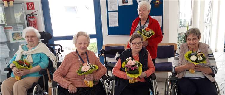 Der neue Heimbeirat des Seniorenzentrums St. Peter: sitzend v.li. Maria Schmitz, Ingrid Knöll, Helga Schildmann und Karla Vader. Stehend: Sieglinde Gargula.Foto: privat