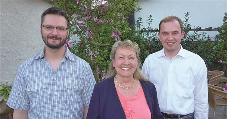 Der neue Kassenwart Sascha Nücken (rechts) mit Erika Rebatschek und Jörn Kampmann.