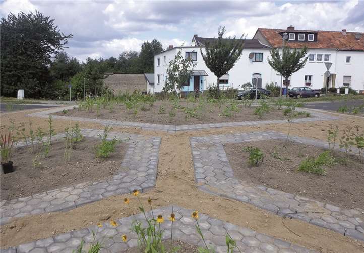 Der neue Kreisel wurde bepflanzt und die Waben werden auch im nächsten Frühling farbenfroh erblühen. Stadt Neuwied