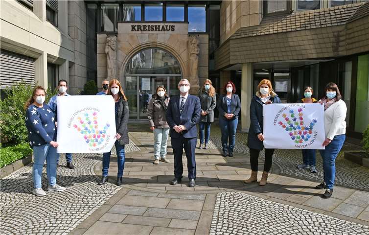 Kreiselternausschuss nimmt Arbeit auf Der neue Kreiselternausschuss mit Landrat Dr. Alexander Saftig. Foto: privat