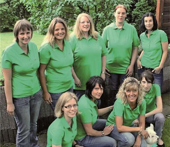 Der neue Möhnenvorstand: (oben v.l.) Michaela Braun, Sonja Muscheid, Kerstin Milz, Claudia Hoppen, Manuela Lanz, (unten v.l.) Stephanie Gotzhein, Anke Kattrup, Silvia Theis und Vanessa Hümmerich)