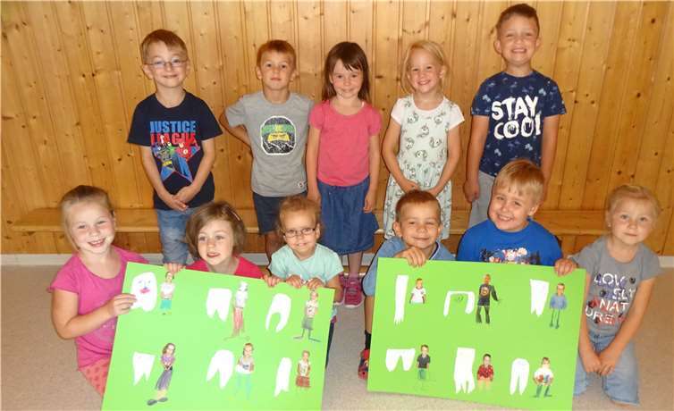 Der neue Name steht „ Die Wackelzähne“. Das selbstgestaltete Bild ist in der Kita zu bestaunen.privat