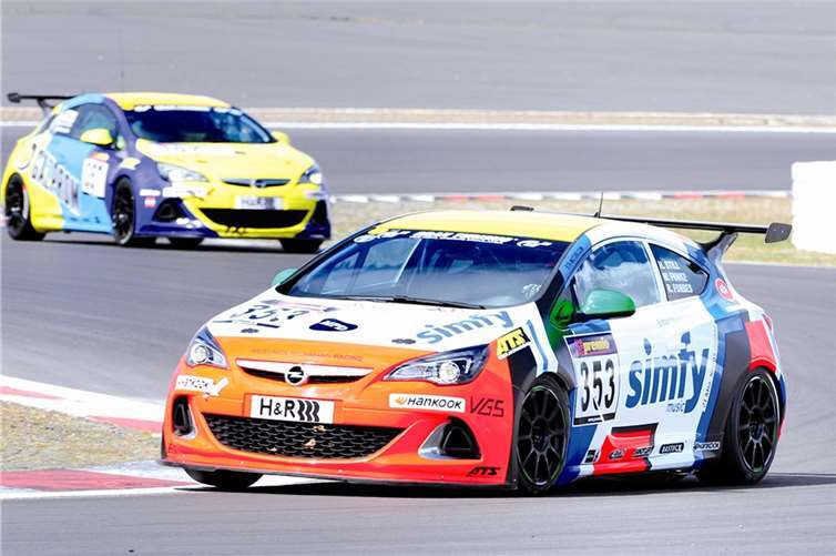 Der neue Opel Astra OPC CUP Team Raceunion Teichmann Racing in AktionBURG