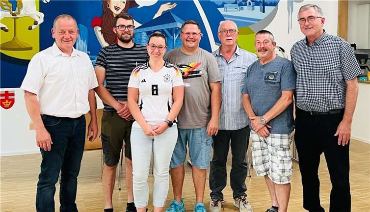 Der neue Ortsbeirat mit Stadtbürgermeister Gerd Klasen im Ruitscher Bürgerhaus (Gerd Klasen, Michael Frankreiter, Melissa Giese, Andree Garmijn, Harry Schneider, Rolf Setz und Günter Martin). Es fehlt Marcel Büchner.  Foto: privat