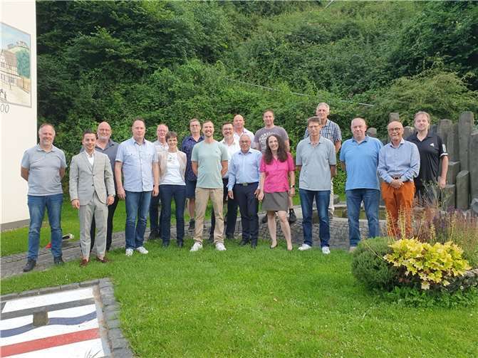 Der neue Ortsgemeinderat Kasbach-Ohlenberg kam zu seiner konstituierenden Sitzung zusammen.  Fotos: Ortsgemeinde Kasbach-Ohlenberg