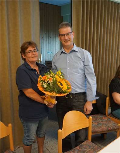 Der neue Ortsvorsteher dankte seiner Vorgängerin Helga Schmitt-Federkeil.