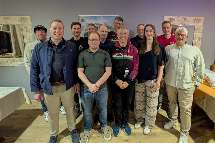 Der neue RSC-Vorstand des RSC Mayen, v.L.n.R.Hinten: Martin Scharnbach, Sascha Schmitz, Peter Pickel, Christoph Link, Krystian Pychynski, Christian Lambrich, Martin Reis.Vorne: Matthias Schäfer, Martin Schäfer, Alexander Münch, Anne Veling, Dirk Schaefer.Es fehlen: Lukas Geisbüsch, Paolo Ferrara, Rolf Schumacher