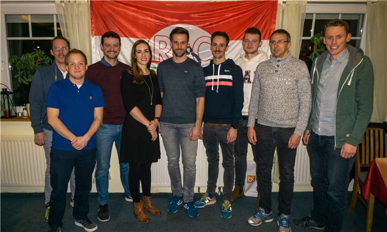 Der neue RSC-Vorstand (v.li.n.re.): zweiter Vorsitzender Matthias Klein, Pressewart Martin Schäfer, Fachwart Breitensport Arne Büttner, Schatzmeisterin Anne Büttner, Geschäftsführer Jörg Krechel, Sportwart Lukas Geisbüsch, Jugendwart Felix Schneider, Materialwart Paolo Ferrara und der erste Vorsitzende Martin Reis. Fotos: Martin Schäfer