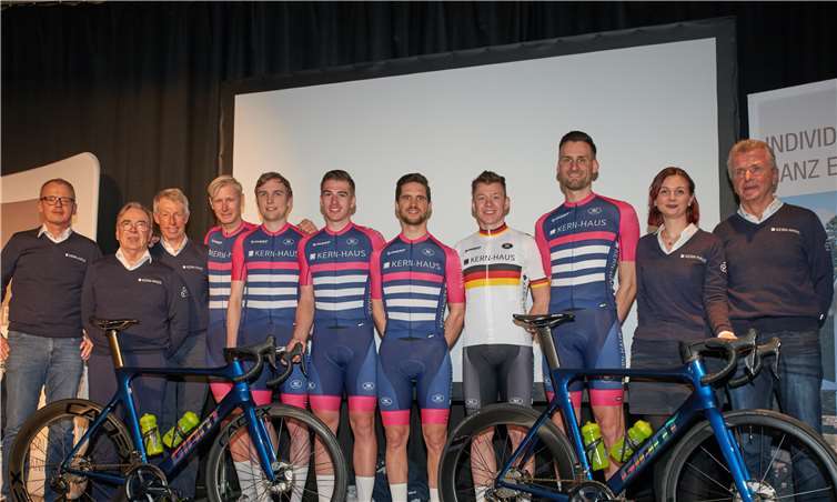 Der neue Renndress stieß bei Fahrern wie Sponsoren auf großen Anklang. Foto: privat