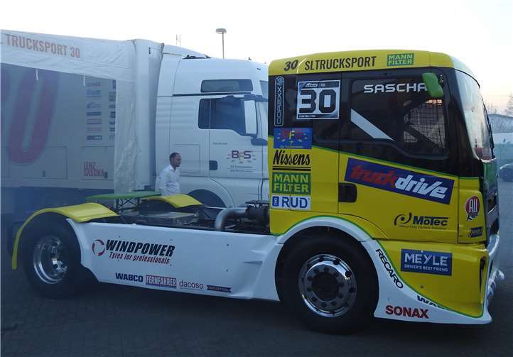 Der neue Renntruck wurde unter Applaus präsentiert.
